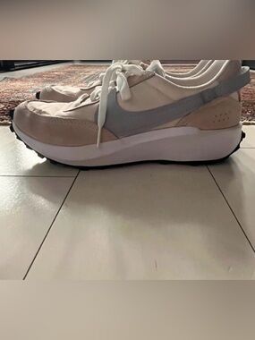 Nike Women’s Waffle Debut